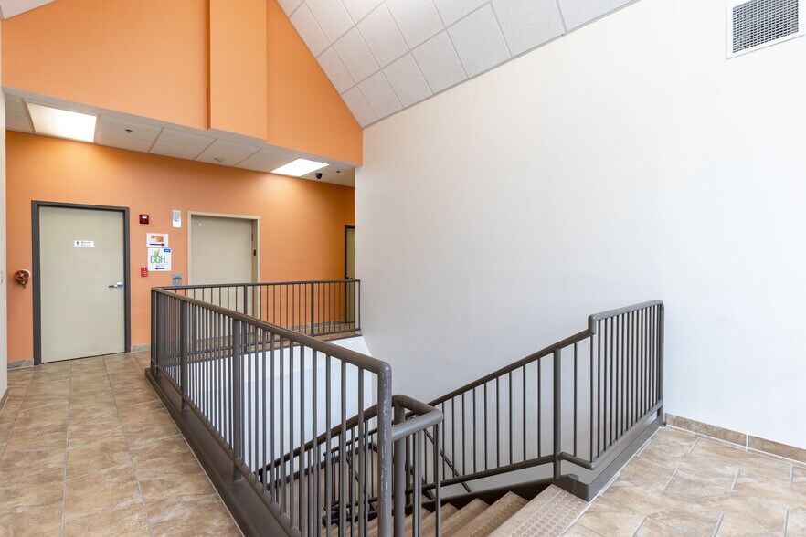 More Photos Of 319 Newburyport Tpke, Rowley Office For Sale