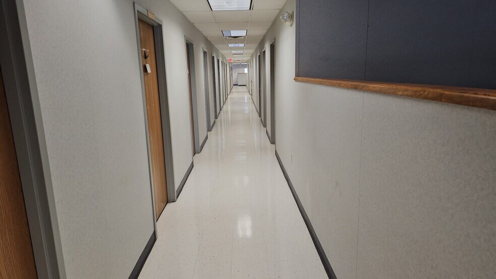 More Photos Of 19 Mcquiston Dr, Mercer Medical For Lease