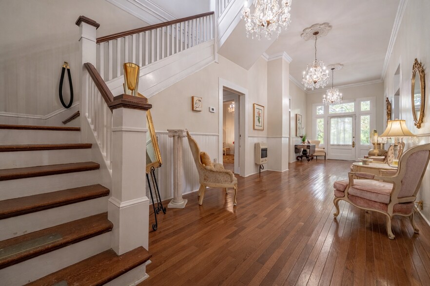 More Photos Of 5800 England Dr, Alexandria Specialty For Sale