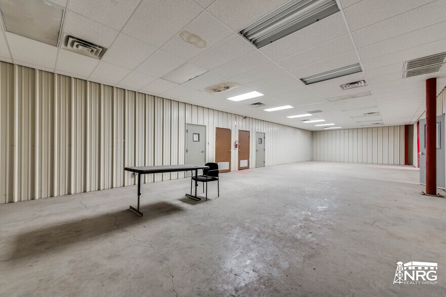 More Photos Of 2818 W 42nd St, Odessa Warehouse For Lease