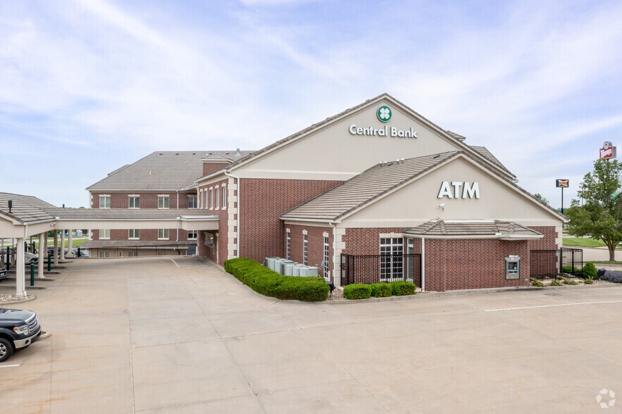 More Photos Of 2400 NW Prairie View Rd, Platte City Office For Lease