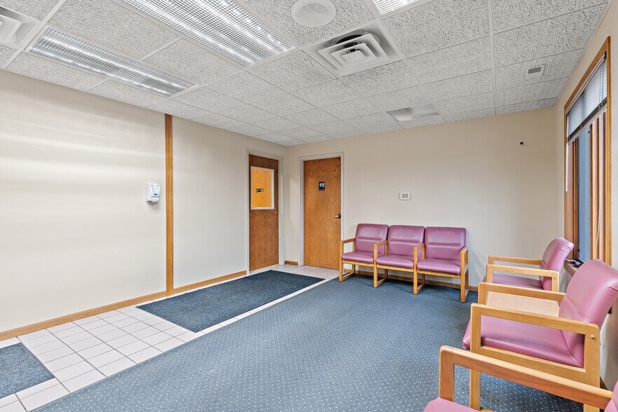 More Photos Of 1651-1657 Thornapple Way, Valparaiso Medical For Lease