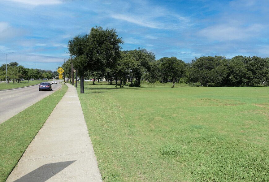 More Photos Of 501 E Debbie Ln, Mansfield Land For Sale