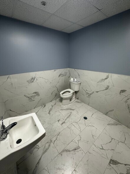 More Photos Of 1 Ames Ct, Plainview Office For Lease