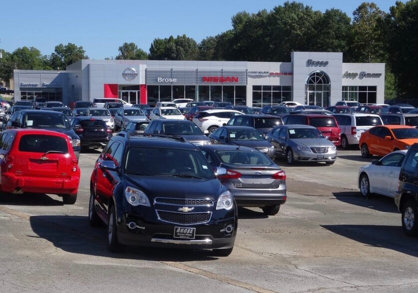 More Photos Of 813 S Parkway St, Corinth Auto Dealership For Sale