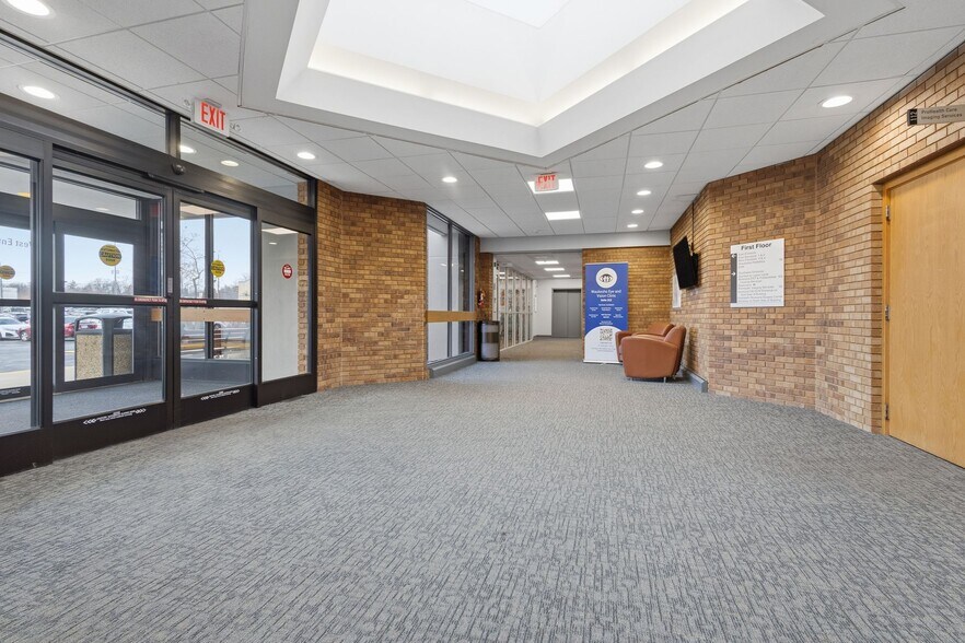 More Photos Of 1111 Delafield St, Waukesha Medical For Lease