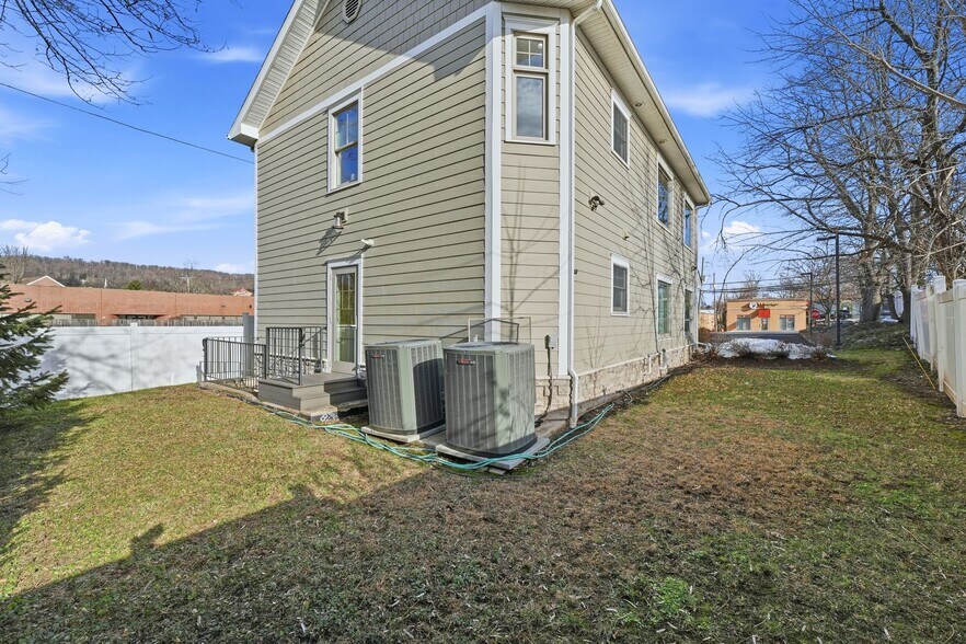 More Photos Of 2932 Vauxhall Rd, Vauxhall Office For Sale