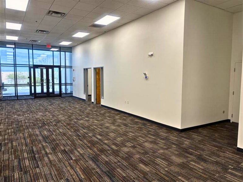 More Photos Of 7700 CF Jordan Dr, El Paso Warehouse For Lease