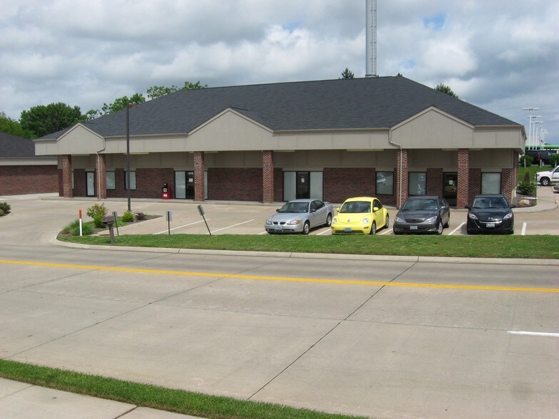 More Photos Of 4212-4218 N Executive Centre Loop, Saint Peters Storefront For Lease