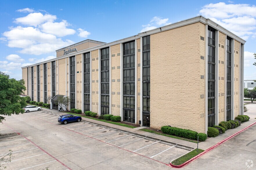 Primary Photo Of 2540 Meacham Blvd, Fort Worth Hotel For Sale