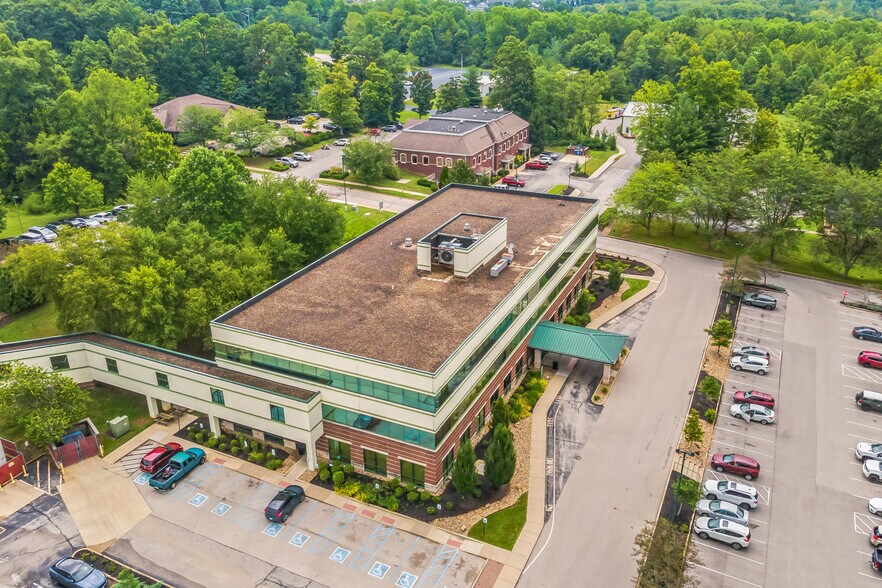 More Photos Of 2920 S McIntyre Dr, Bloomington Medical For Lease