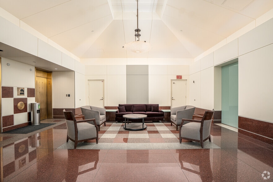 More Photos Of 525 N Brand Blvd, Glendale Office For Lease