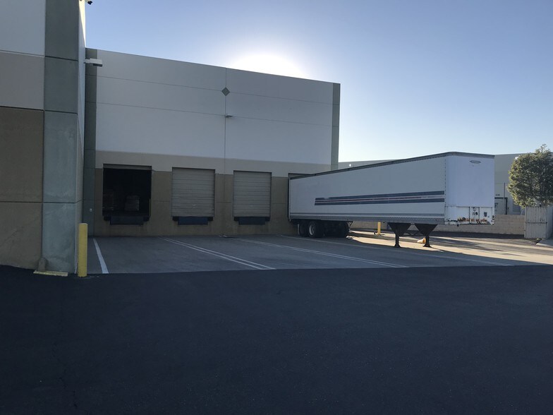 More Photos Of 3187 Cornerstone Dr, Eastvale Warehouse For Lease