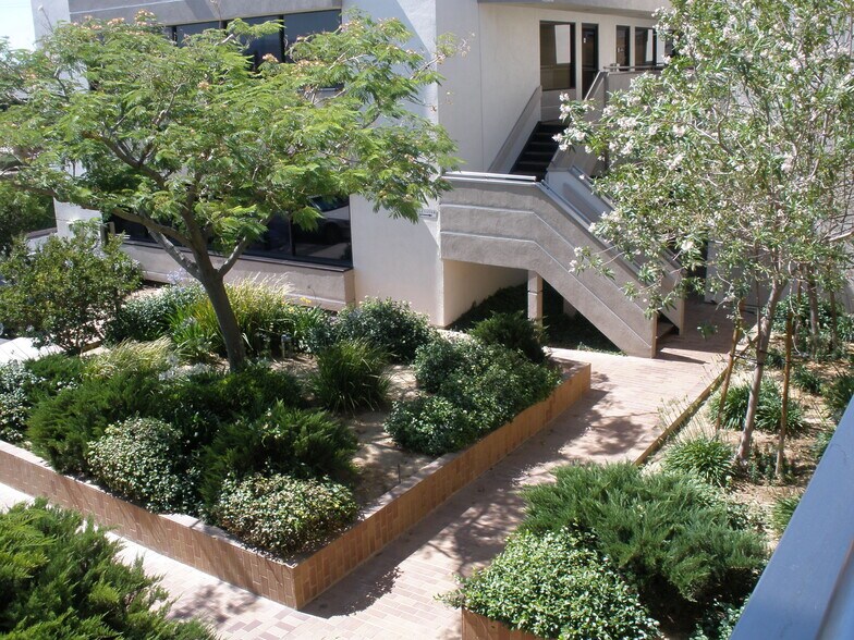 More Photos Of 1672 W Avenue J, Lancaster Medical For Lease