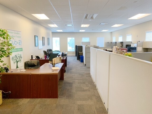 More Photos Of 17425 Bridge Hill Ct, Tampa Coworking Space