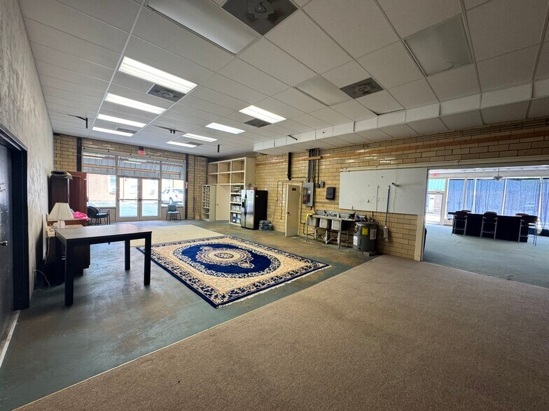 More Photos Of 35 W Main St, Mascoutah General Retail For Lease