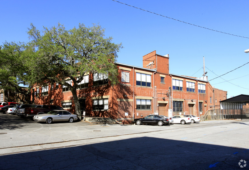 Primary Photo Of 3 Martin Luther King Jr Blvd, Savannah Restaurant For Lease