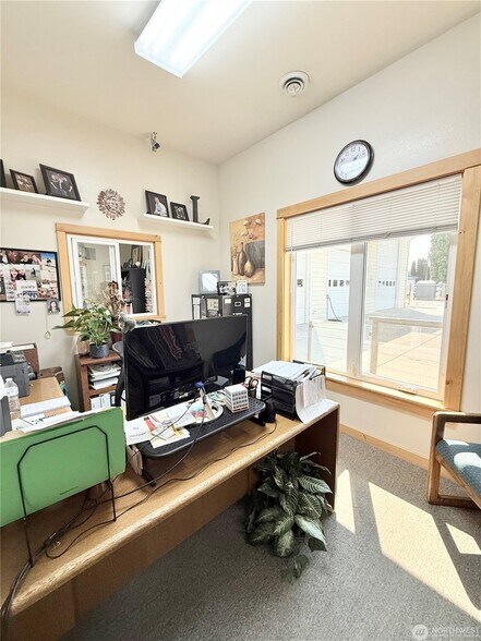 More Photos Of 509 Okoma Dr, Omak Office For Sale