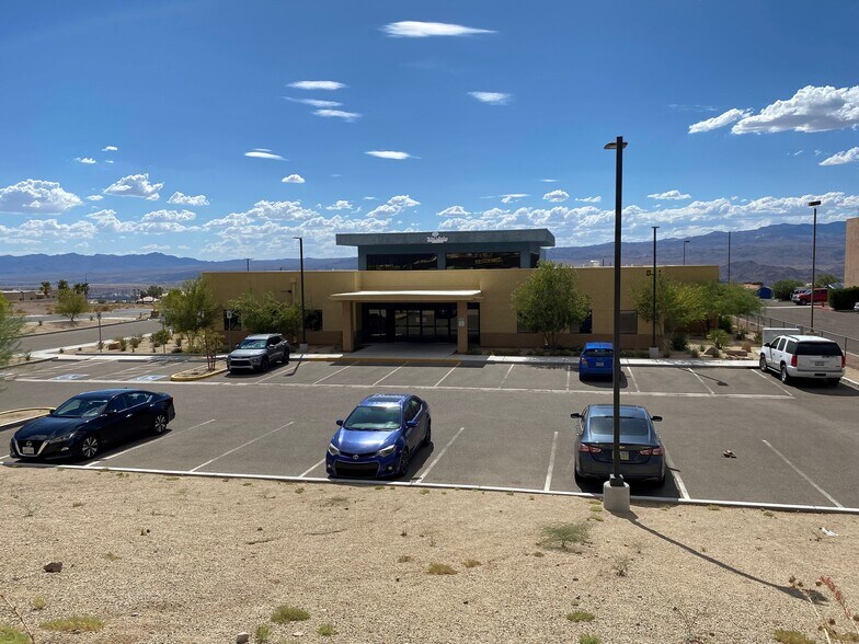 More Photos Of 831 Landon Dr, Bullhead City Hospital For Lease