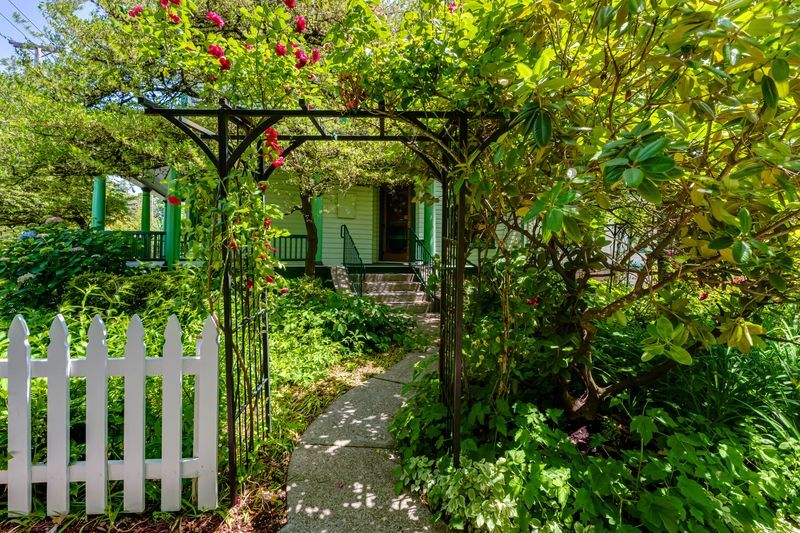 More Photos Of 412 E 13th Ave, Eugene Freestanding For Sale