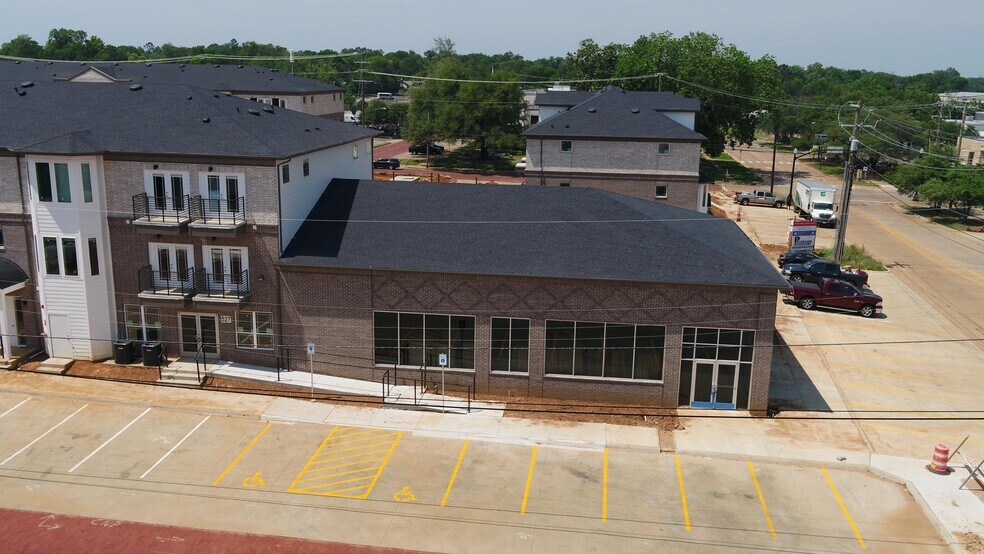 More Photos Of 525 W Erwin St, Tyler Restaurant For Lease