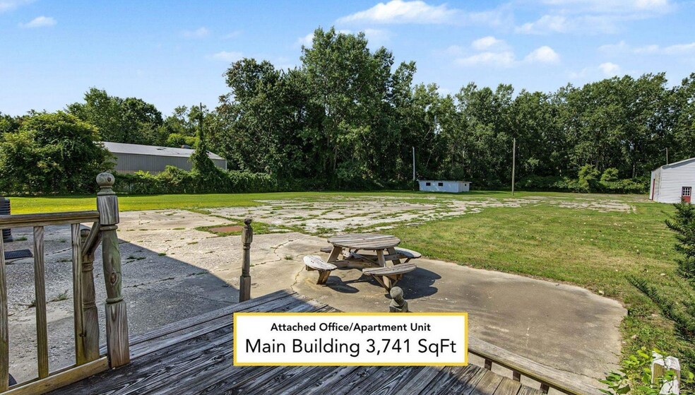 More Photos Of 3905 32nd St, Port Huron Showroom For Sale
