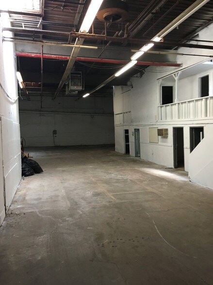 More Photos Of 2501-2515 Newbold Ave, Bronx Warehouse For Lease