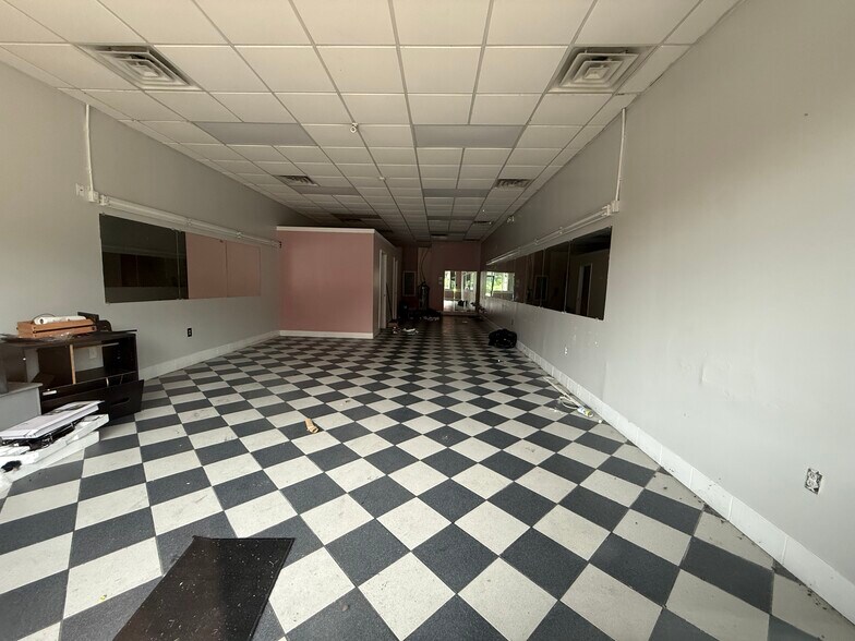 More Photos Of 123 W Northside Dr, Jackson General Retail For Lease