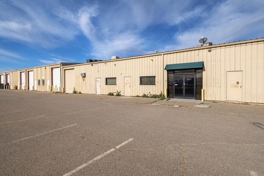 More Photos Of 77 N Laser Dr, Pueblo West Warehouse For Lease