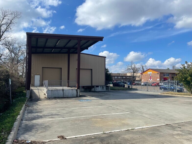 More Photos Of 925-927 Winston St, Houston Unknown For Lease