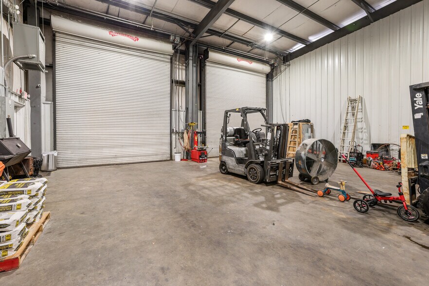 More Photos Of 477 Corinth Rd, Newnan Warehouse For Lease