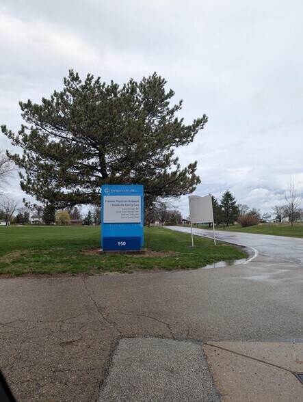 More Photos Of 950 Salem St, Brookville Medical For Lease