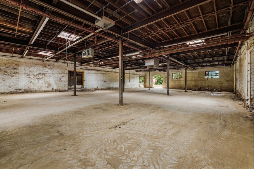 More Photos Of 9 Reed St, Asheville Showroom For Sale