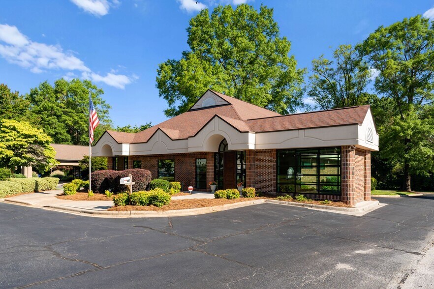Primary Photo Of 642 Carpenter Ave, Mooresville Medical For Sale