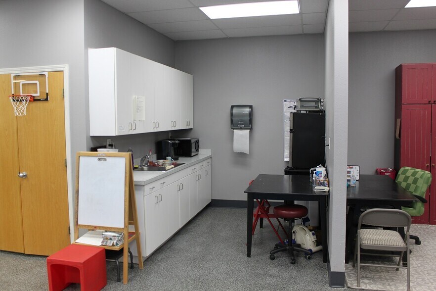 More Photos Of 224 E Main St, Burley Office For Sale