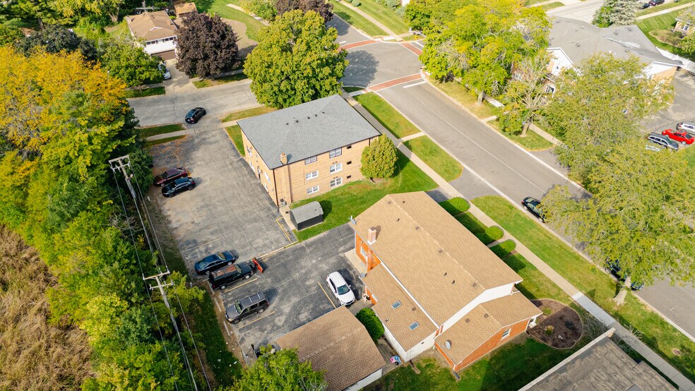 More Photos Of 4335 Lindenwood Dr, Matteson Apartments For Sale