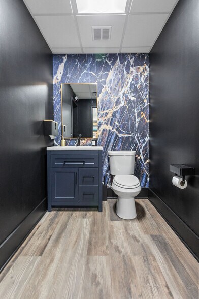 More Photos Of 3455 Centerpoint Dr, Grove City Warehouse For Lease