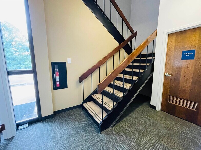 More Photos Of 5942 Us-60, Ashland Bank For Sale