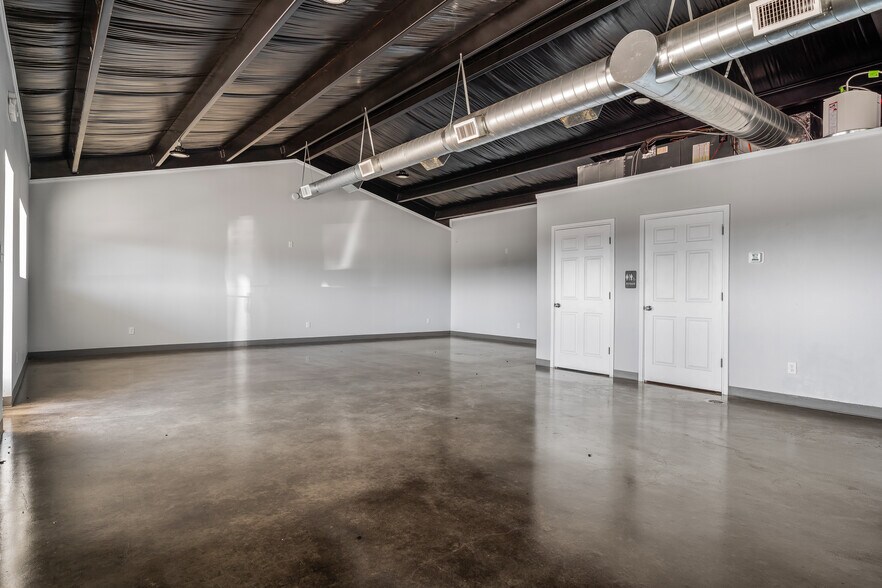 More Photos Of 15996 Highway 80, Edgewood Flex For Sale