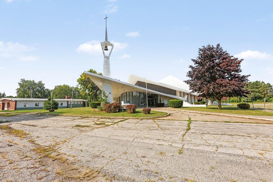 More Photos Of 511 W Cornell St, Saginaw Lodge Meeting Hall For Sale
