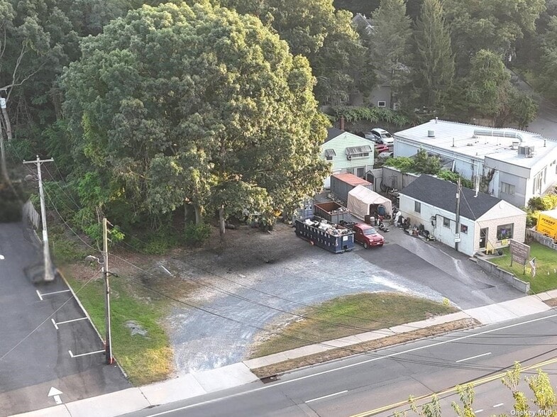 More Photos Of 950 W Jericho Tpke, Smithtown Storefront Retail Office For Sale