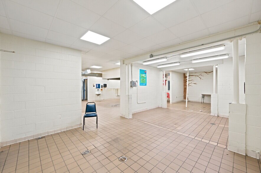 More Photos Of 320 E Miracle Strip Pky, Mary Esther General Retail For Sale