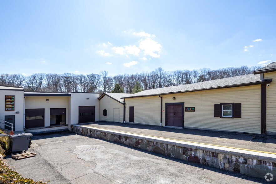 More Photos Of 1 Hollywood Ave, Ho-Ho-Kus Warehouse For Lease