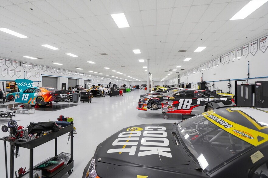 More Photos Of 13201 W Reese Blvd, Huntersville Warehouse For Sale