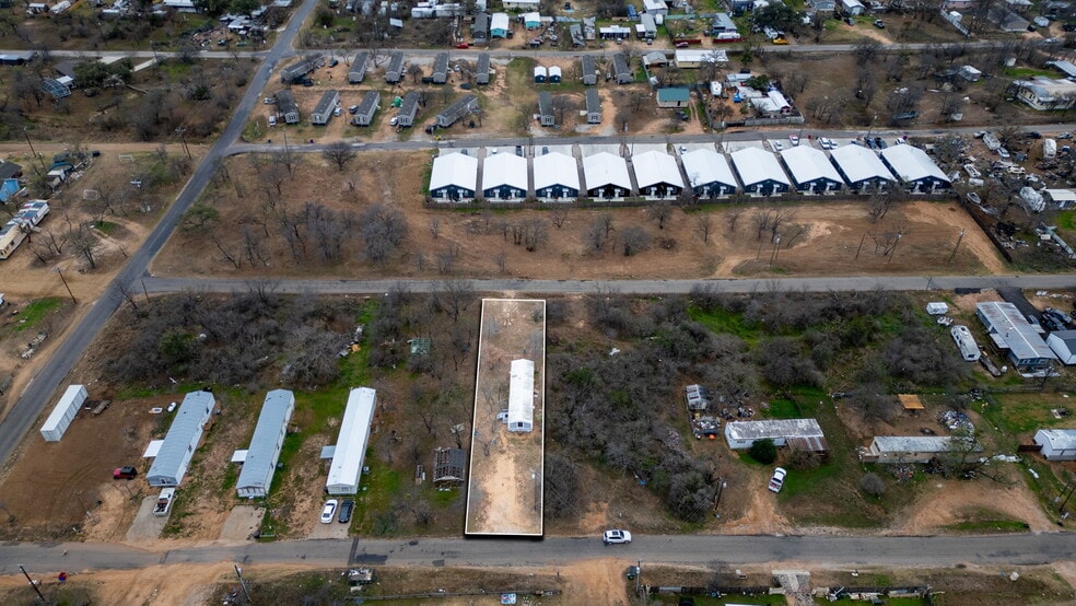 More Photos Of 919 Austin St, Kingsland Flex For Sale