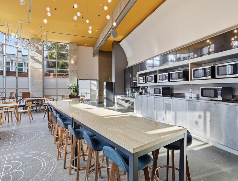 More Photos Of 3536 Boul Saint-Laurent, Montréal Office For Sale