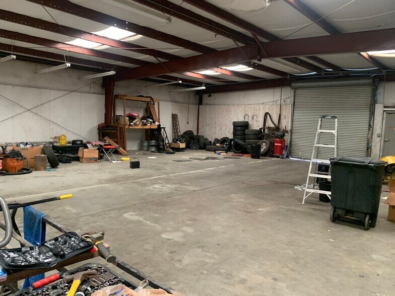 More Photos Of 6044 Hawkinsville Rd, Macon-Bibb Service For Lease