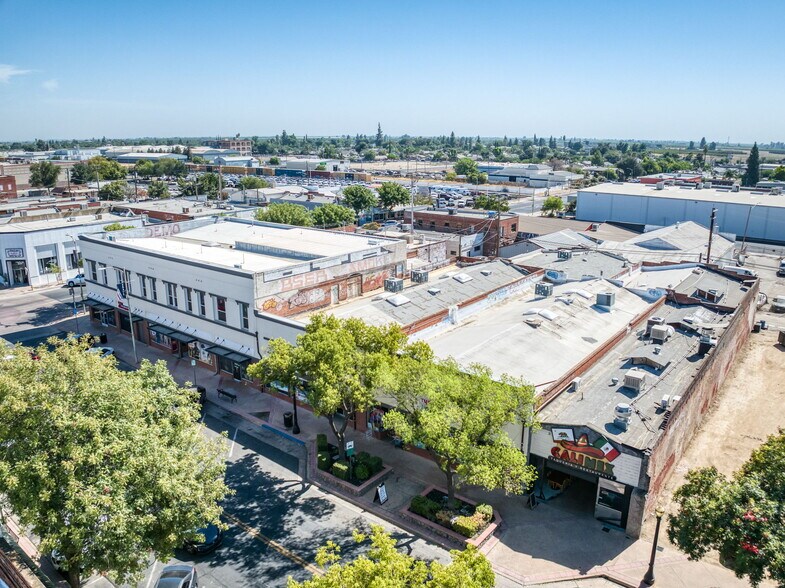 More Photos Of 137 N L St, Dinuba Storefront Retail Residential For Sale