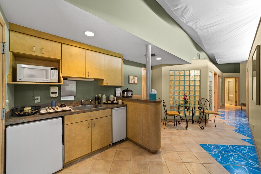 More Photos Of 6071 Old Middle Ridge Rd, Lorain Office For Sale