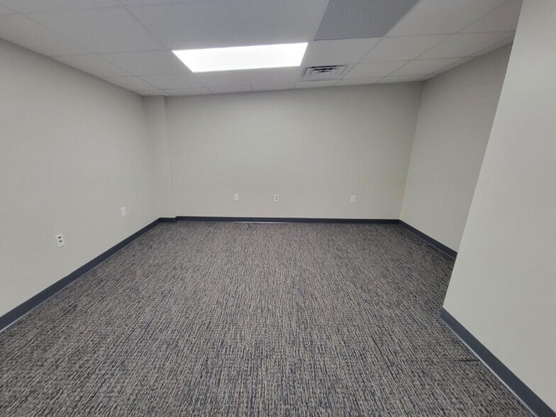 More Photos Of 2015 Wilkinson St, Panama City Freestanding For Lease